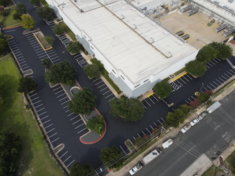 When Does The Asphalt Sealcoating Season End?