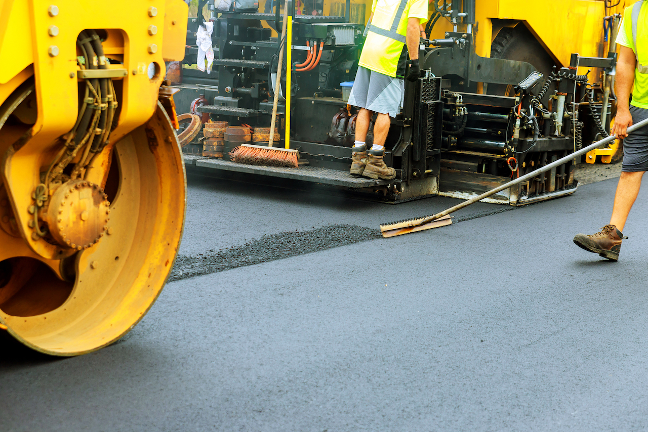 Curious On How a Dallas Asphalt Paving Machine Works?